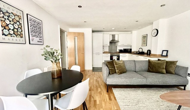 Modern apartment in Bristol City Centre