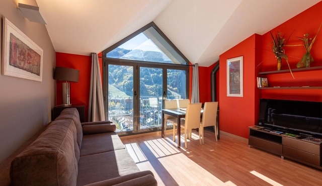 Modern Apartment in El Tarter - 4 people, Parking Available