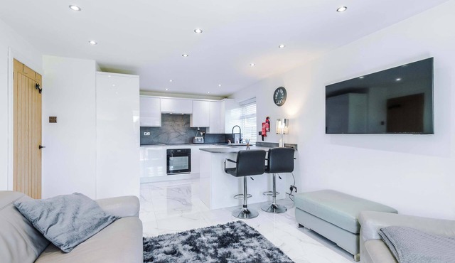 Modern Apartment in Whitefield with Free Parking