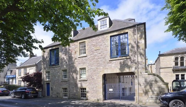 Modern apartment in heart of Kelso. Well equipped, minutes walk to everything