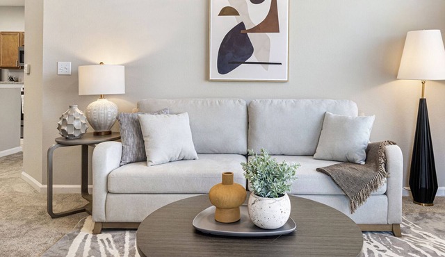 Modern Apartment in Prime Location (ID8243X3)