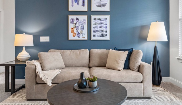 Modern Apartment in Prime Location (ID8773X70)