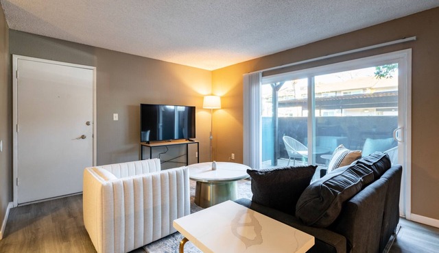 Modern Apartment in Prime Location (ID6916)