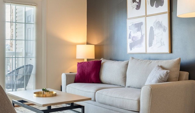 Modern Apartment in Prime Location (ID6496X24)