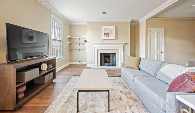 Modern Apartment in Prime Location (ID7786X36)