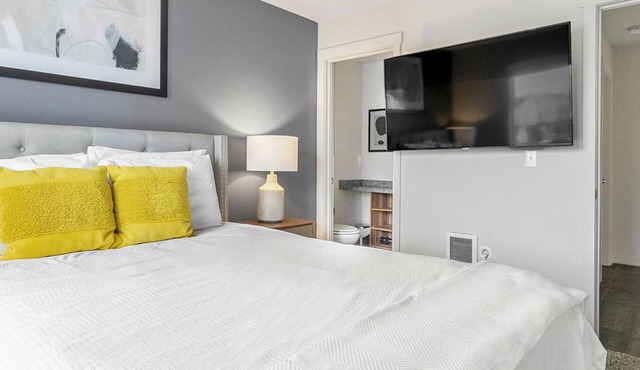 Modern Apartment in Prime Location (ID4517)