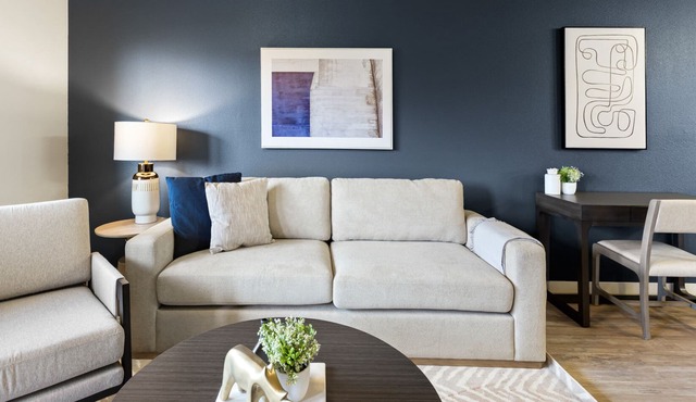 Modern Apartment in Prime Location (ID1779X58)