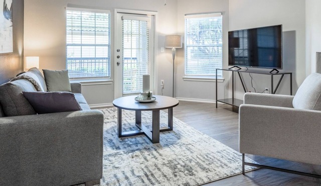 Modern Apartment in Prime Location (ID7779X37)