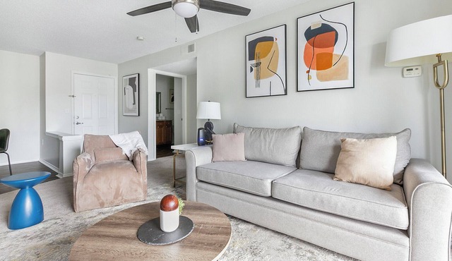 Modern Apartment in Prime Location (ID1387X817)