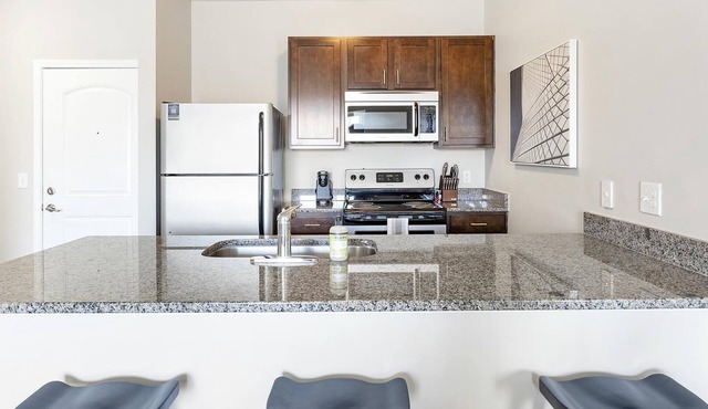 Modern Apartment in Prime Location (ID7866X62)