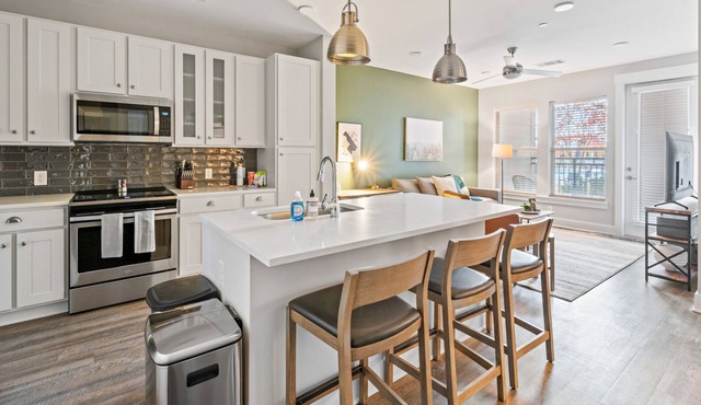 Modern Apartment in Prime Location (ID7994X49)