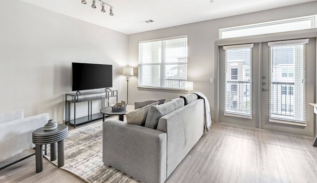 Modern Apartment in Prime Location (ID7956X19)