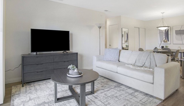 Modern Apartment in Prime Location (ID1233X125)