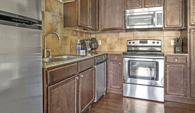 Modern Apartment in Prime Location (ID7815X22)