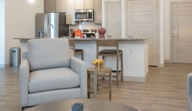 Modern Apartment in Prime Location (ID8372X28)