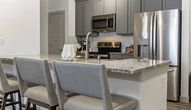 Modern Apartment in Prime Location (ID8815X52)