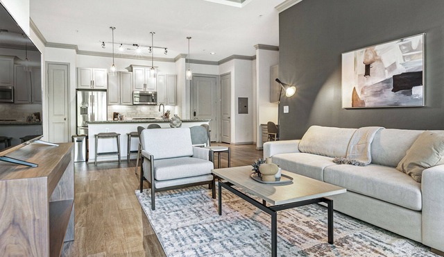 Modern Apartment in Prime Location (ID8307X00)
