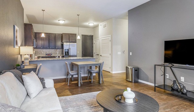 Modern Apartment in Prime Location (ID4080X59)