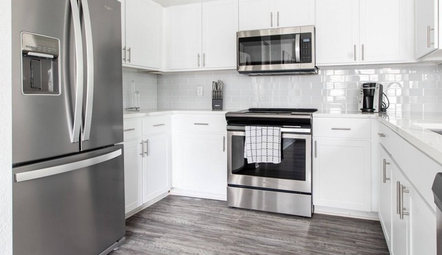 Modern Apartment in Prime Location (ID6183X04)