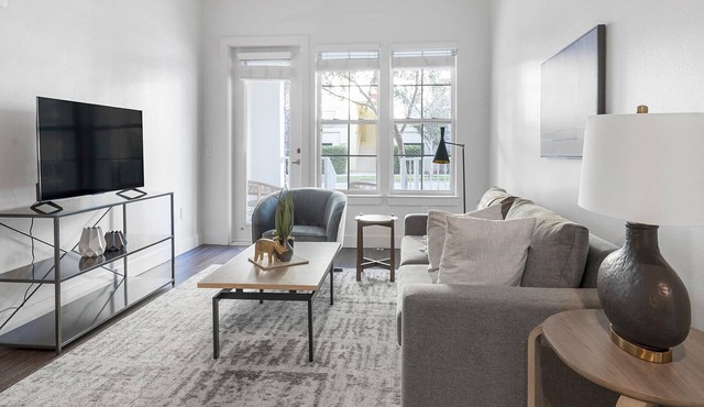 Modern Apartment in Prime Location (ID1384X699)