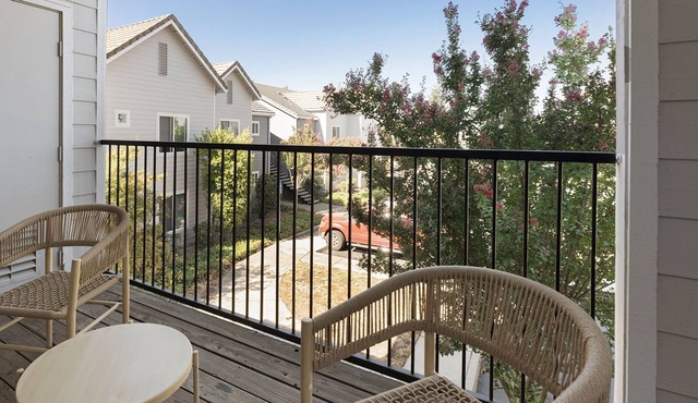 Modern Apartment in Prime Location (ID9304X63)