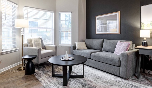 Modern Apartment in Prime Location (ID7659X35)