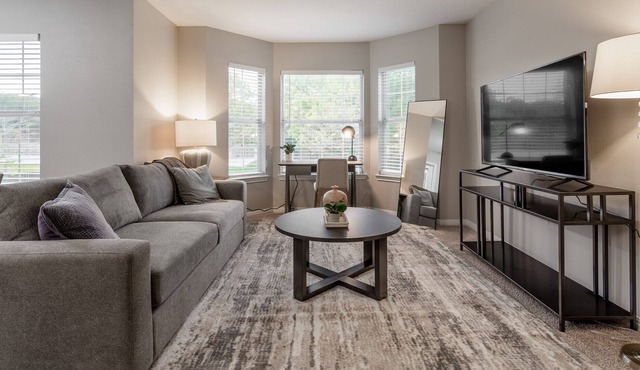 Modern Apartment in Prime Location (ID7806X48)