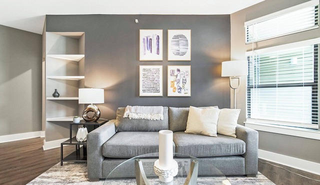 Modern Apartment in Prime Location (ID6241)