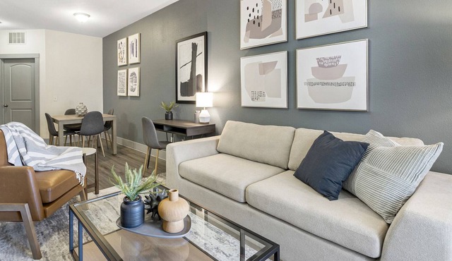Modern Apartment in Prime Location (ID7650X68)