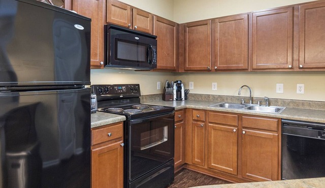 Modern Apartment in Prime Location (ID7762X28)