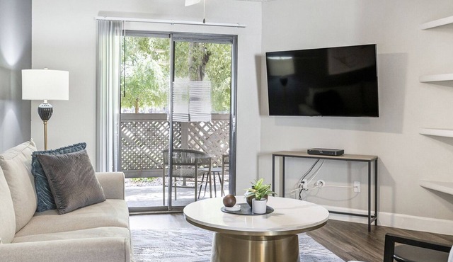 Modern Apartment in Prime Location (ID2750X66)