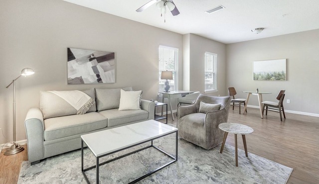 Modern Apartment in Prime Location (ID2796X33)