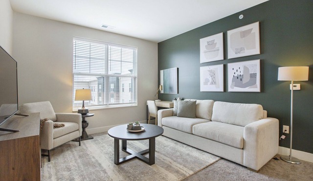 Modern Apartment in Prime Location (ID8147X5)