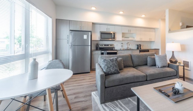 Modern Apartment in Prime Location (ID6597X31)