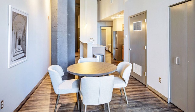 Modern Apartment in Prime Location (ID8437X65)