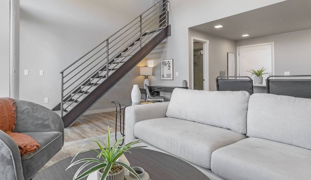 Modern Apartment in Prime Location (ID9653X86)
