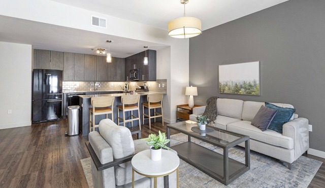 Modern Apartment in Prime Location (ID6640)