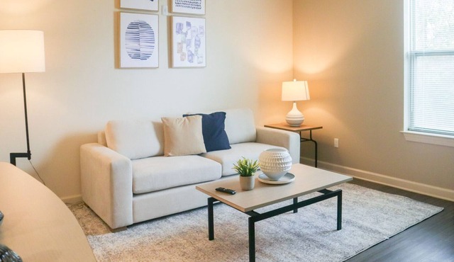 Modern Apartment in Prime Location (ID8752X50)