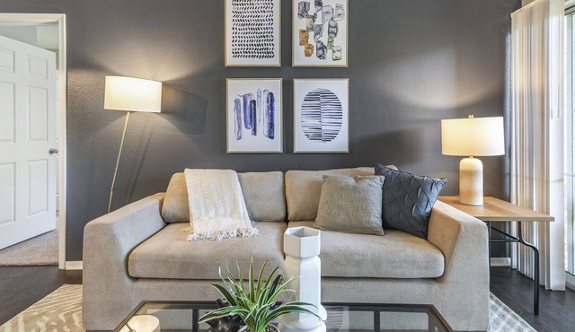 Modern Apartment in Prime Location (ID2871X49)