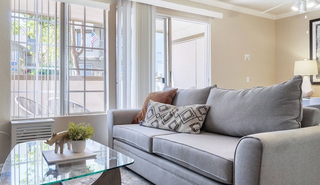 Modern Apartment in Prime Location (ID8322X41)