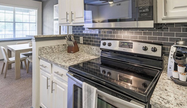Modern Apartment in Prime Location (ID8657X03)