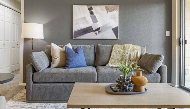 Modern Apartment in Prime Location (ID9825X52)