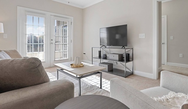 Modern Apartment in Prime Location (ID7976X37)