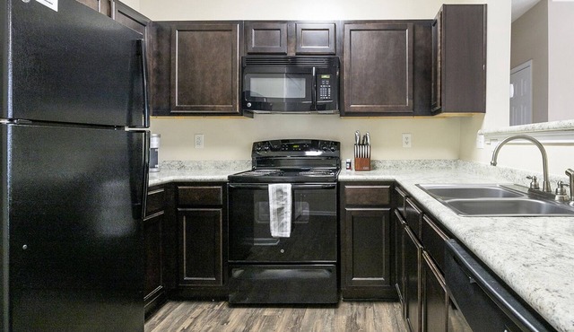 Modern Apartment in Prime Location (ID8560X36)