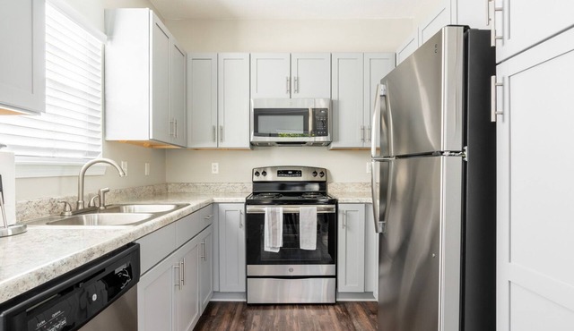 Modern Apartment in Prime Location (ID7365X03)