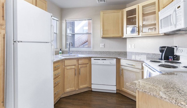 Modern Apartment in Prime Location (ID7769X09)