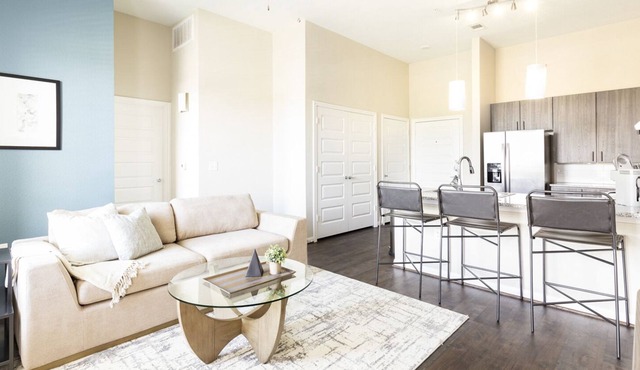 Modern Apartment in Prime Location (ID7297)