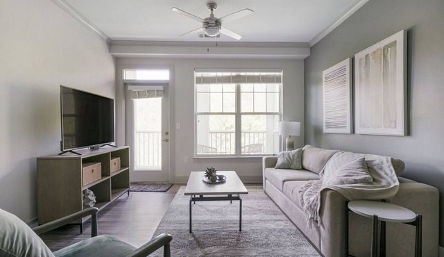 Modern Apartment in Prime Location (ID6167X30)