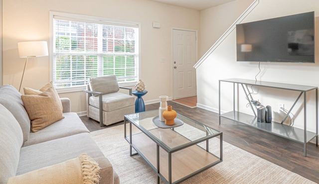 Modern Apartment in Prime Location (ID7689X22)