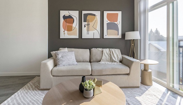 Modern Apartment in Prime Location (ID8325X10)